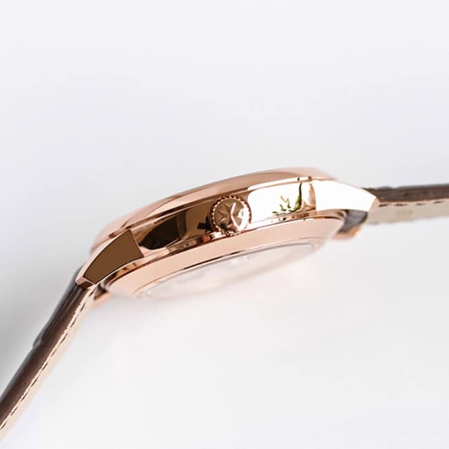 top-tier watch Vacheron Constantin men's white dial brown belt heritage series watch side view