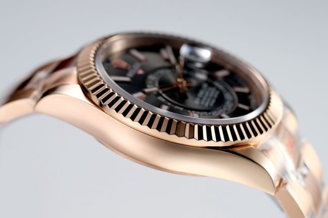 top-tier replicaRolex men's black dialrose gold belt pilot series automatic movement watch side view