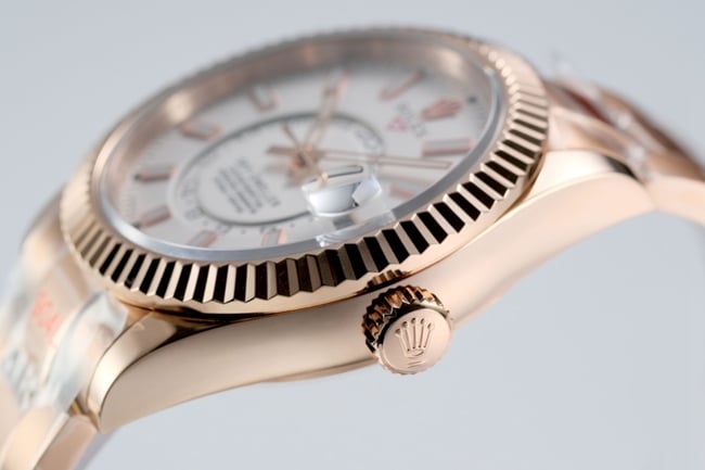 Top Rolex men's white dial rose gold Yacht-Master series mechanical watch side view