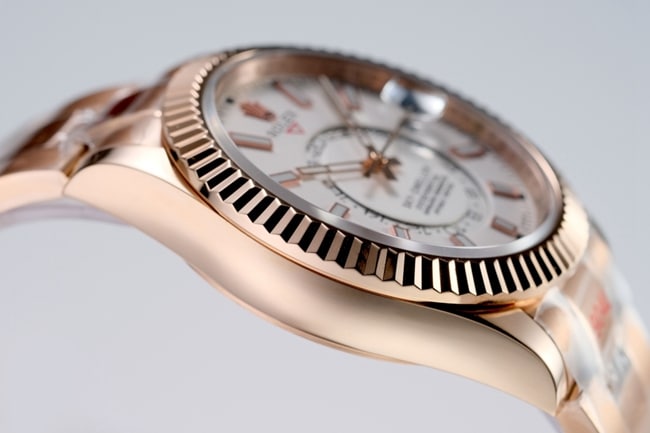 Top Rolex men's white dial rose gold Yacht-Master series mechanical watch side view