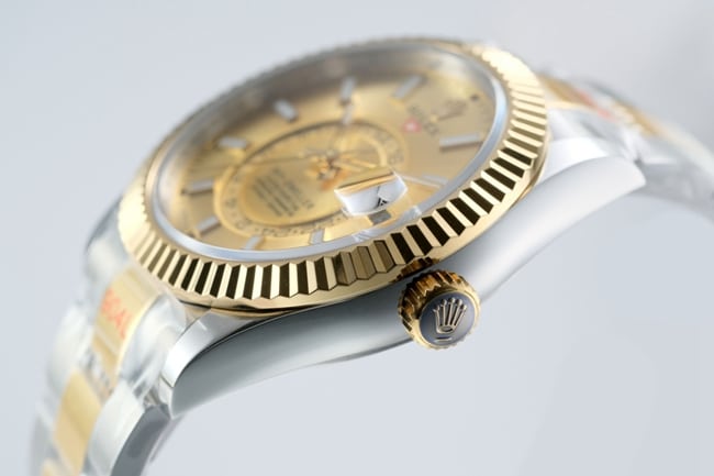top-tier Rolex men's gold plate gold belt Navigator series full automatic movement watch side view