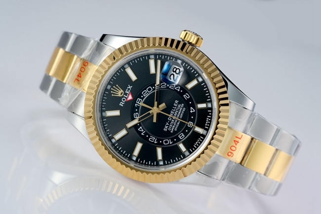 Top-tier Rolex men's black dial gold belt Navigator series automatic movement watch front view