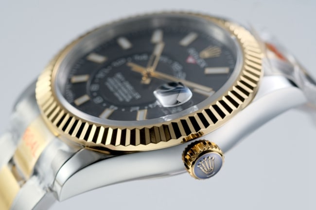 top-tier Rolex men's black dial gold belt Navigator series automatic movement watch side view