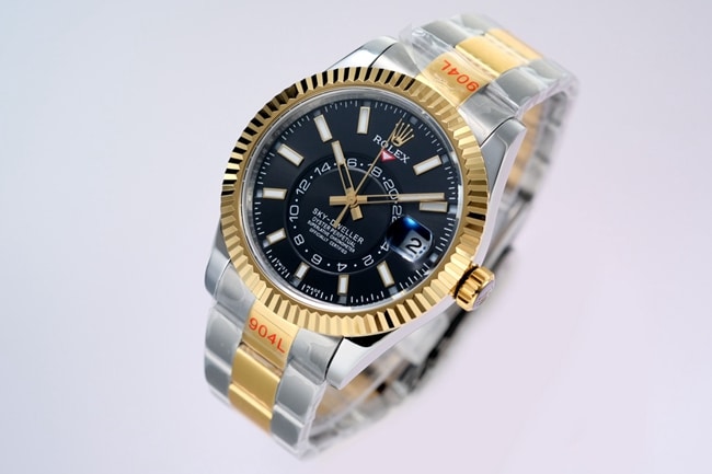 Top-tier Rolex men's black dial gold belt Navigator series automatic movement watch front view