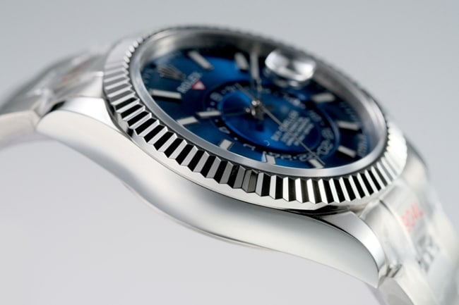 top-tier replicaRolex men's blue dialsteel bracelet pilot series automatic movement watch side view
