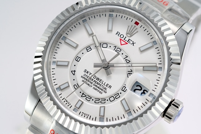 Top-tier replicaRolex men's white dialsteel bracelet Navigator series fully automatic movement watch front view