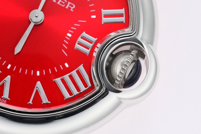 top-tier replicaCartier women's red plate red strap blue balloon series quartzleather strap watch detail shots