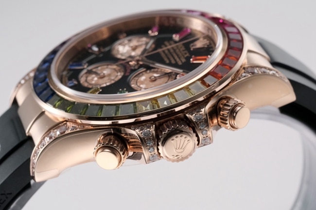 top-tier replicaRolex men's black dialrubber strapDaytona automatic movement watch side view