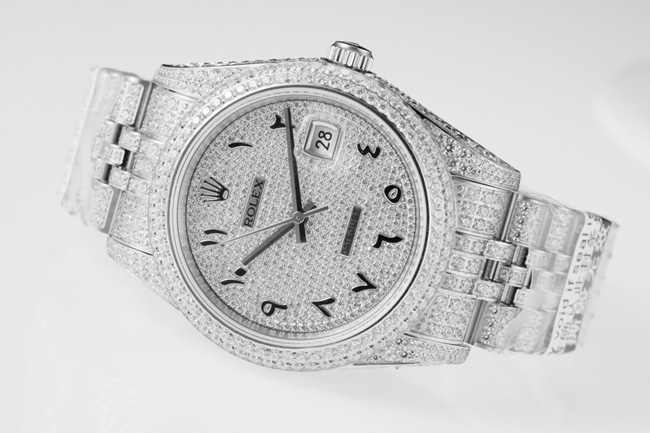 TW factory top-tier replicaRolex men's white dialsteel braceletDatejust series full diamond 18k gold full automatic movement watch front view