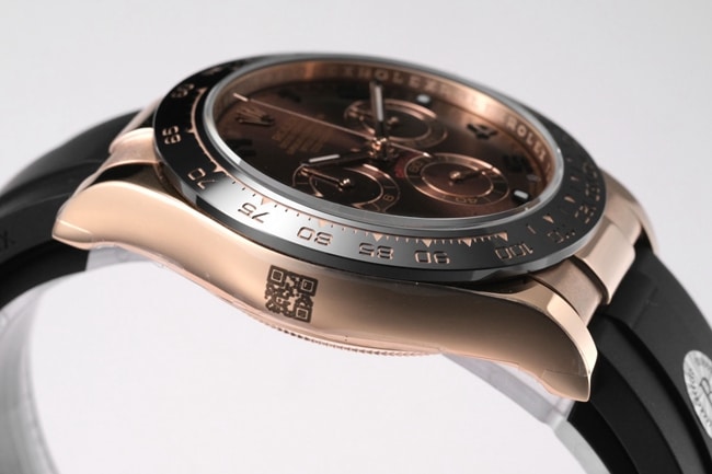 top-tier replicaRolex men's black dialrubber strap popular Cosmograph Daytona automatic movement watch side view