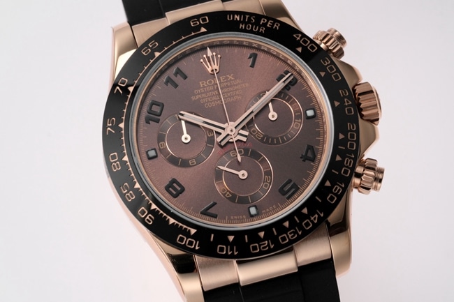 top-tier replicaRolex men's black dialrubber strap popular Cosmograph Daytona automatic movement watch front view