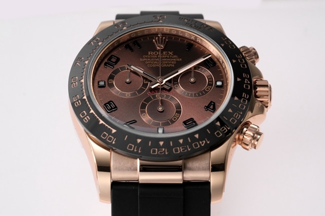 top-tier replicaRolex men's black dialrubber strap popular Cosmograph Daytona automatic movement watch front view