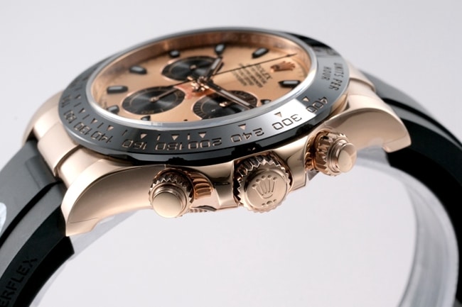 top-tier replicaRolex men's brown plate rubber strap popular model Cosmograph Daytona mechanical watch side view