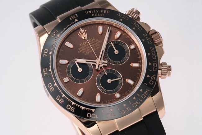 top-tier replicaRolex men's brown dial rubber strap Cosmograph Daytona fully automatic movement watch front view