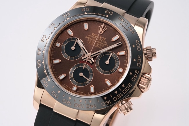top-tier replicaRolex men's brown dial rubber strap Cosmograph Daytona fully automatic movement watch front view