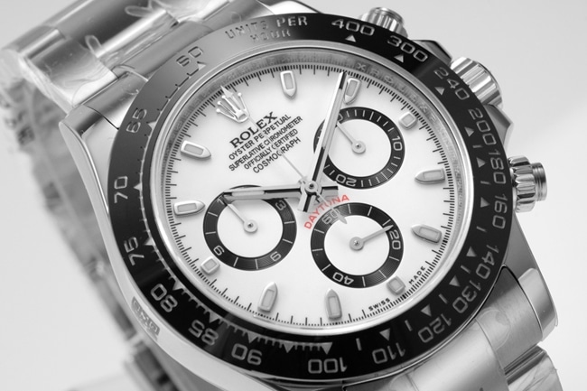 top-tier replicaRolex men's white dialsteel bracelet universe Daytona fully automatic movement watch front view