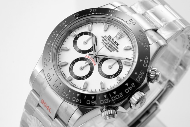 top-tier replicaRolex men's white dialsteel bracelet universe Daytona fully automatic movement watch front view