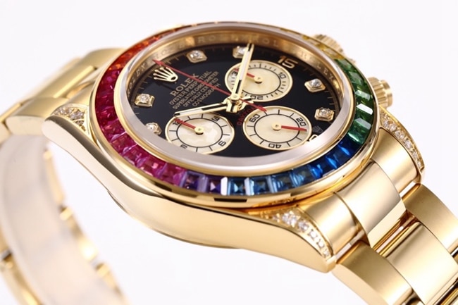 top-tier replicaRolex men's black dial gold band Daytona rainbow model full automatic movement watch side view