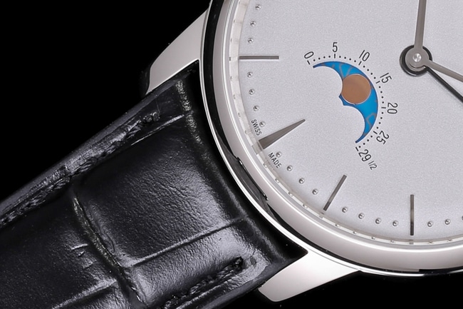 top-tier replicaVacheron Constantin men's white dial black belt heritage series fully automatic movementleather strap watch detail shots