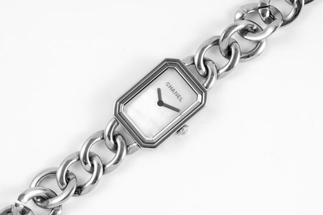 top-tier replicaChanel women's white dialsteel braceletquartz watch front view