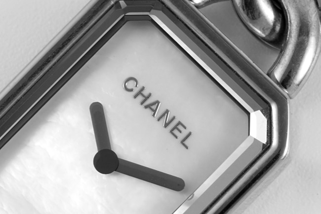 top-tier replicaChanel women's white dialsteel braceletquartz watch detail shots
