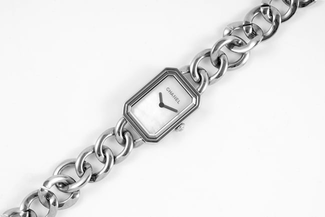 top-tier replicaChanel women's white dialsteel braceletquartz watch front view