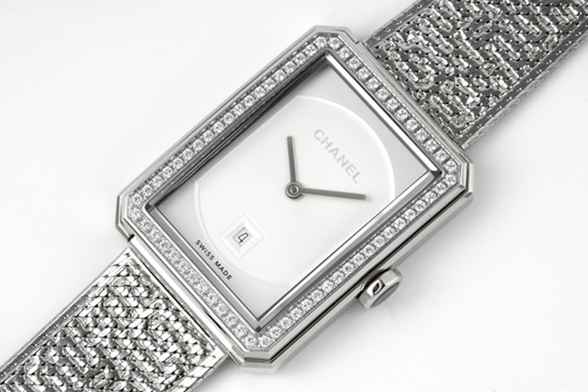 top-tier replicaChanel women's white dialsteel braceletBOY·FRIEND series quartz watch front view