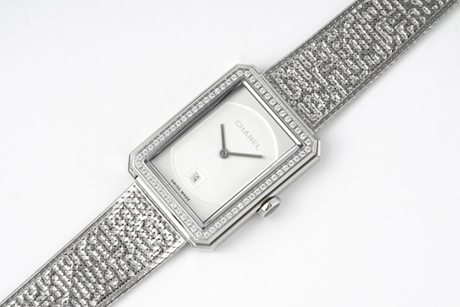 top-tier replicaChanel women's white dialsteel braceletBOY·FRIEND series quartz watch front view