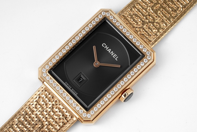 top-tier replicaChanel women's black dial gold steel braceletBOY FRIEND series quartz watch front view