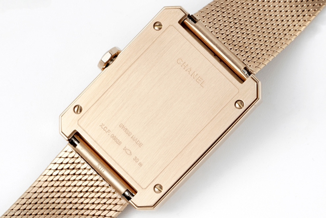 top-tier replicaChanel women's black dial gold steel braceletBOY FRIEND series quartz watch back cover picture