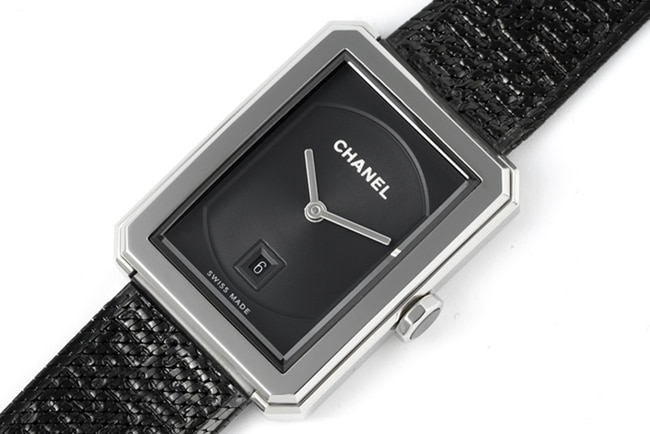 top-tier replicaChanel women's black dial black belt BOY FRIEND series quartzleather strap watch front view