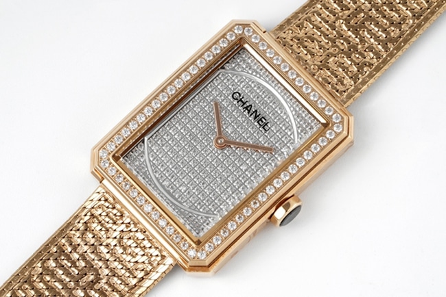 top-tier replicaChanel women's gray plate gold band BOY·FRIEND series quartz watch front view