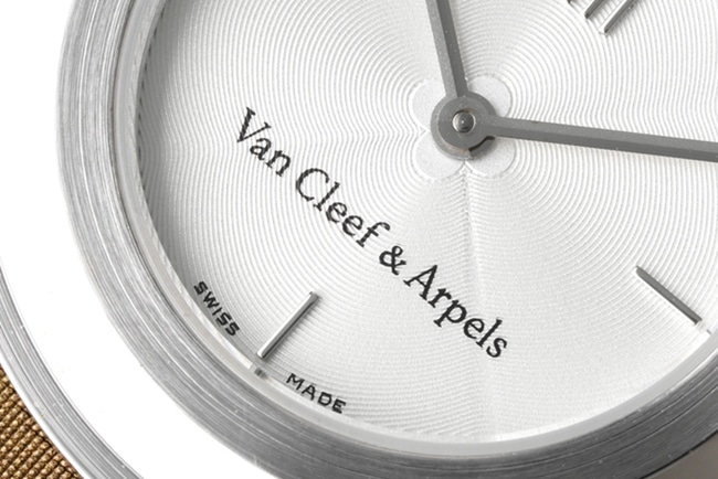 top-tier Van Cleef & Arpels women's white dial brown belt Charms Gold series quartzleather strap watch detail shots