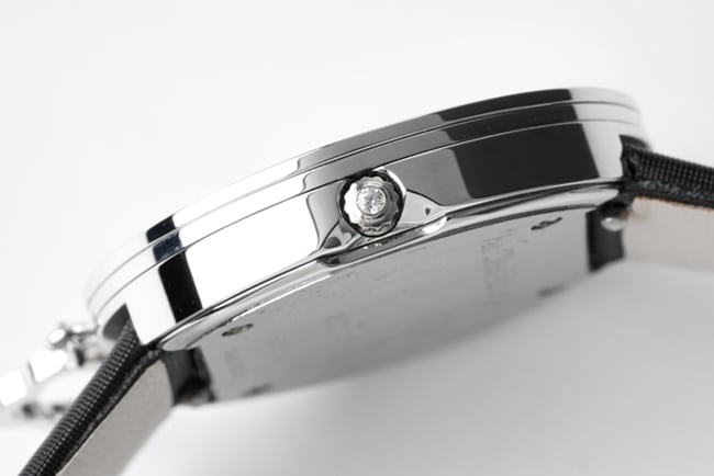 top-tier Van Cleef & Arpels women's black dial black belt Charms Gold series quartz watch side view