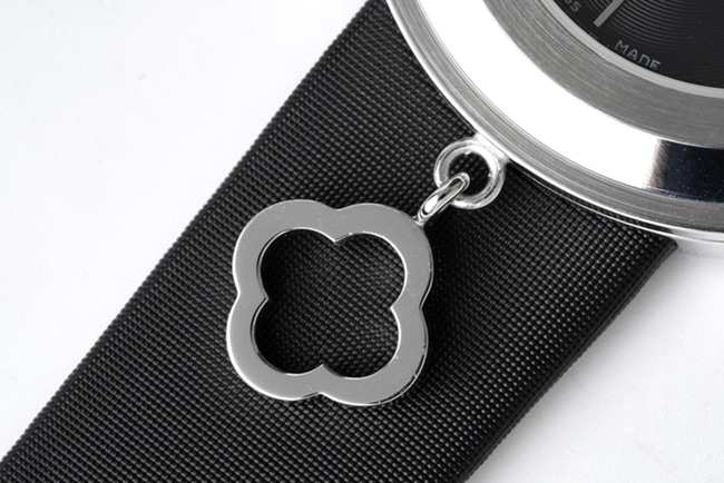 top-tier Van Cleef & Arpels women's black dial black belt Charms Gold series quartz watch detail shots
