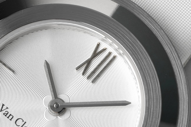 top-tier Van Cleef & Arpels women's white dial white leather strapCharms Goldleather strapquartz watch detail shots