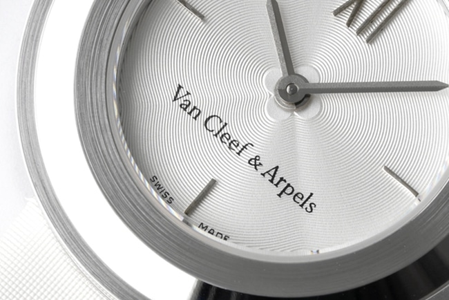 top-tier Van Cleef & Arpels women's white dial white leather strapCharms Goldleather strapquartz watch detail shots