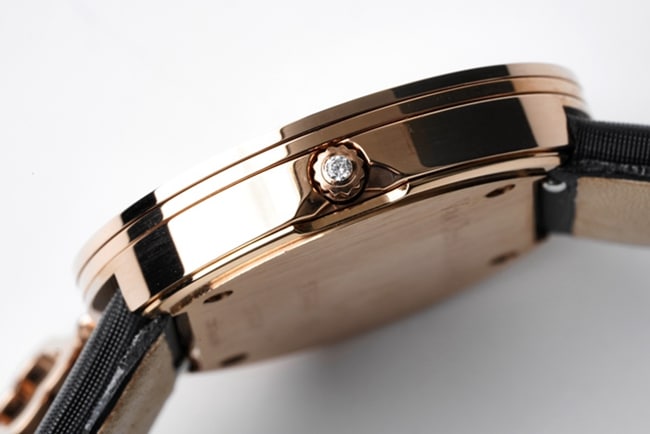 top-tier Van Cleef & Arpels women's black dial black belt Charms Goldquartz watch side view