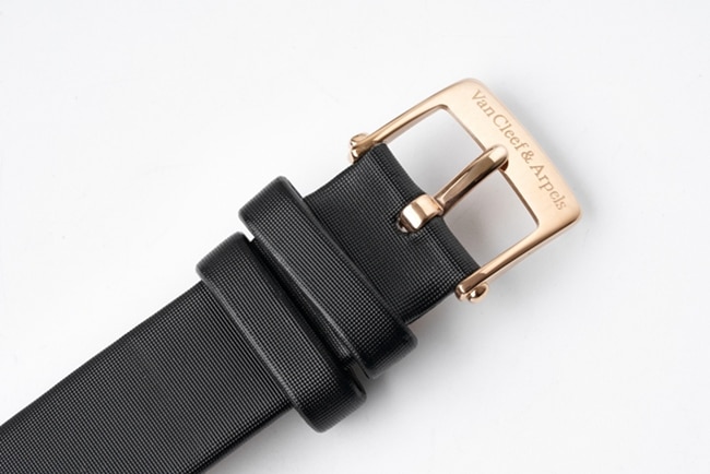 top-tier Van Cleef & Arpels women's white dial black belt Charms Gold series quartz watch clasp picture
