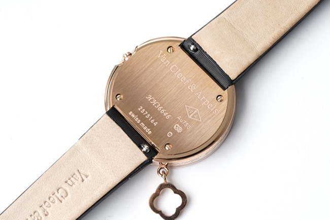 Top-tier Van Cleef & Arpels women's white dial black belt Charms Gold series quartz watch back cover picture