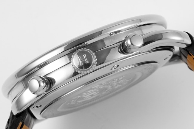 top-tier Hermès men's white dial black belt retro sentiment quartzleather strap watch side view