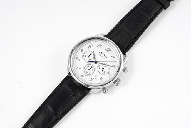 top-tier Hermès men's white dial black belt retro sentiment quartzleather strap watch front view
