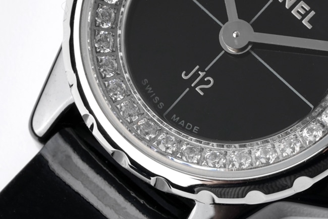 top-tier replicaChanel women's black dial black belt new J12 series quartzleather strap watch detail shots