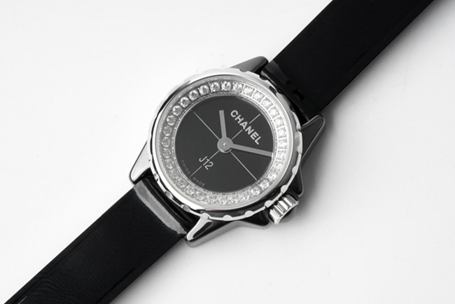 top-tier replicaChanel women's black dial black belt new J12 series quartzleather strap watch front view