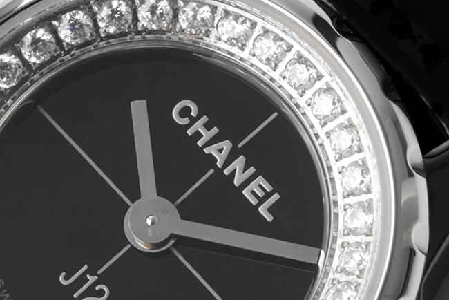top-tier replicaChanel women's black dial black belt new J12 series quartzleather strap watch detail shots