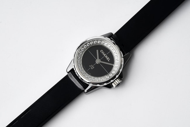 top-tier replicaChanel women's black dial black belt new J12 series quartzleather strap watch front view