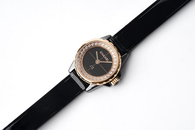 top-tier replicaChanel women's black dial black belt J12 series quartzleather strap watch front view
