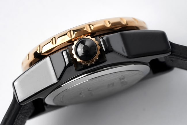 top-tier replicaChanel women's black dial black belt J12 series quartzleather strap watch side view