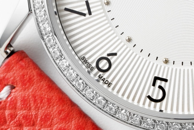 top-tier Hermes Slim d’Hermes women’s white dial red band quartz watch detail shots