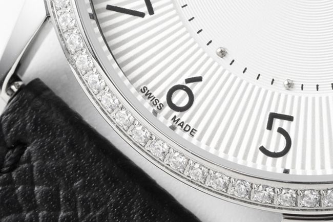 top-tier Hermès women's white dial black belt quartz watch detail shots